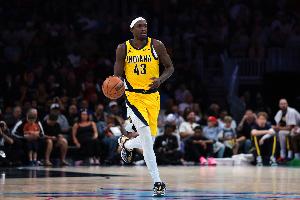 全队就你能看了！西亚卡姆23中10&三分11中4空砍26分10板4助