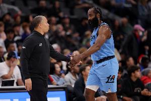 卢：詹杜库哈威等老将仍保持高水平 不知道是不是因为训练和保养