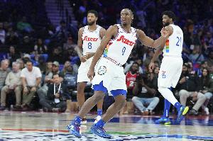 你们也三崩？76人本季第三节一共输139分 今日被米切尔单节轰20分