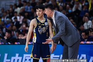 这是自家的筐？ 广东全队半场三分20中1&命中率仅为5% 上海17中10