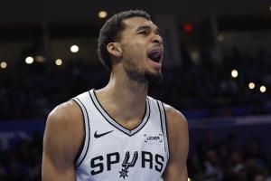 卡鲁索：文班在进攻端还很稚嫩 力量也不如字母哥约基奇申京KD等