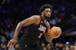 5失误辣眼！恩比德半场8中4拿到13分 正负值-12