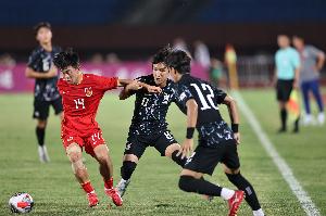 新鹏城？董路：邝兆镭在西班牙拿不到参赛证，将加盟中超球队一年