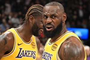 键盘侠|詹姆斯神之一瞪唤醒艾顿！詹东身边射手群三分终于准了