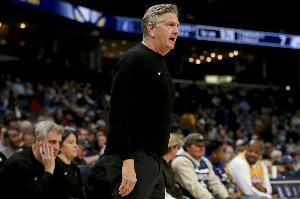 芬奇：对手的无球跑动让我们全程陷入被动 外线扑防做得不好