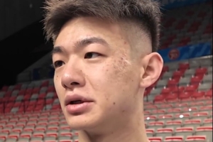 杨阿力：重回北京很感慨 要继续向哥哥们多学习 今晚跟他们干一下