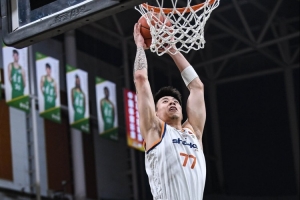 外线有谱！张镇麟21中9砍下23分 三分12中5