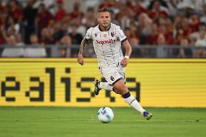 博洛尼亚总监谈因莫比莱离队：他本应成为重要成员，可惜受伤了