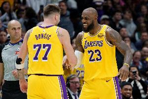 可以打卡了？湖人三节100-74领先篮网 前三节领先湖人本赛季不败