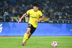 媒体人：杨希加盟上海海港已成定局，加盟深圳的传闻太不靠谱