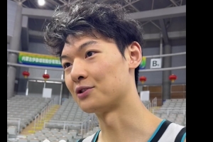 力争卫冕！王哲林：比赛肯定比之前困难 单败淘汰赛会更专注&兴奋