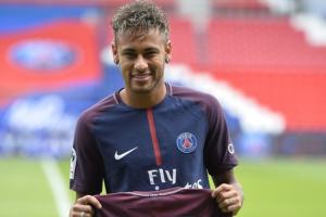 世界纪录！9年前内马尔2.22亿去巴黎，可惜效力6年无缘欧冠+金球