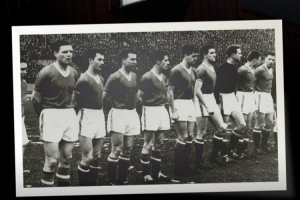 慕尼黑空难68周年，利物浦社媒发文：暂停脚步，与曼联同心追思