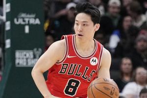 尴尬！河村勇辉昨日7分钟7助攻 杨瀚森今日3分钟0助攻2失误