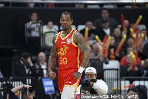 杀得兴起！塔克22中16砍下48分6板11助2断 罚球17中15