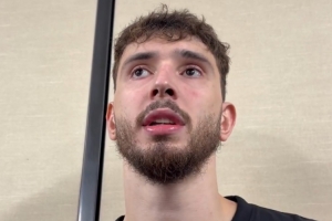 怒喷女裁判被驱逐？申京：我一时冲动&很不成熟 赛后向她道歉了