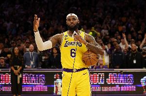 3年前的今天：詹姆斯超越“天勾”贾巴尔 正式加冕NBA历史得分王