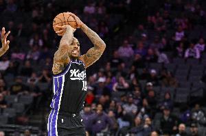 大心脏！德罗赞接威少助攻 三分命中帮助国王扳平比分