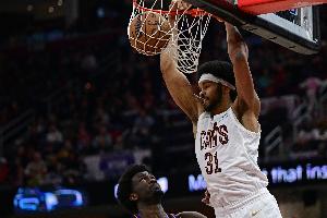 高效两双！阿伦16中10砍下22分13篮板1助攻