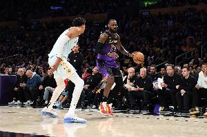 背靠背第二战VS西部第二！ESPN预测胜率：湖人37.3% 马刺62.7%